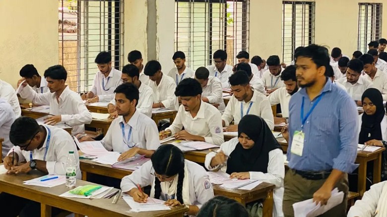 এইচএসসির প্রথম দিনে অনুপস্থিত ২৫ হাজার