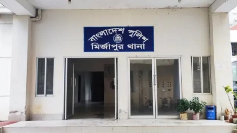 কবরস্থানের পাশে পড়েছিল কাফনের কাপড়, ৫ কঙ্কাল উধাও