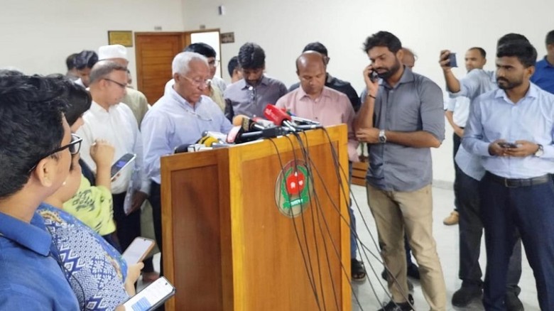 স্থানীয় সরকার নির্বাচনে কারা অংশ নিতে পারবে না, জানাল ইসি
