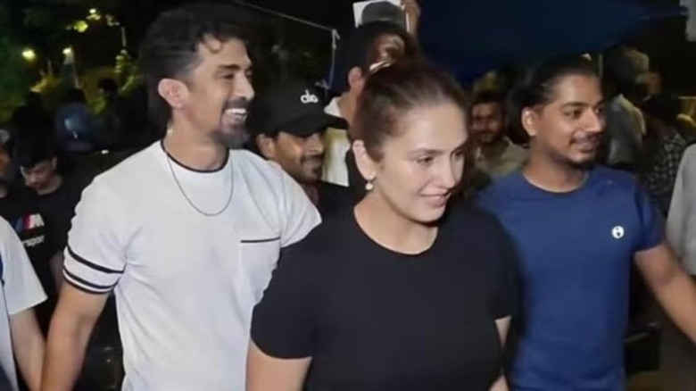 গভীর রাতে আন্দোলনের মিছিলে হুমা কুরেশি ও সাকিব সাল...