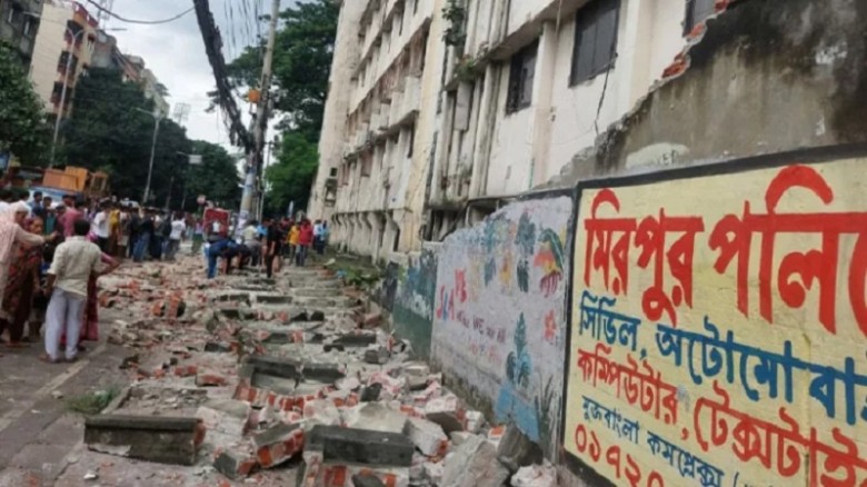 টিসিবির পণ্য নিতে এসে দেয়ালচাপায় নারীর মৃত্যু...