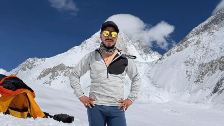 পাকিস্তানে পর্বতশৃঙ্গে ভয়াবহ তুষারধস, নিখোঁজ ১০ পর্বতারোহী