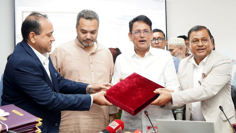 মন খুলে গান গাওয়া যায়, নম্বর দেওয়া যায় না: শিক্ষামন্ত্রী