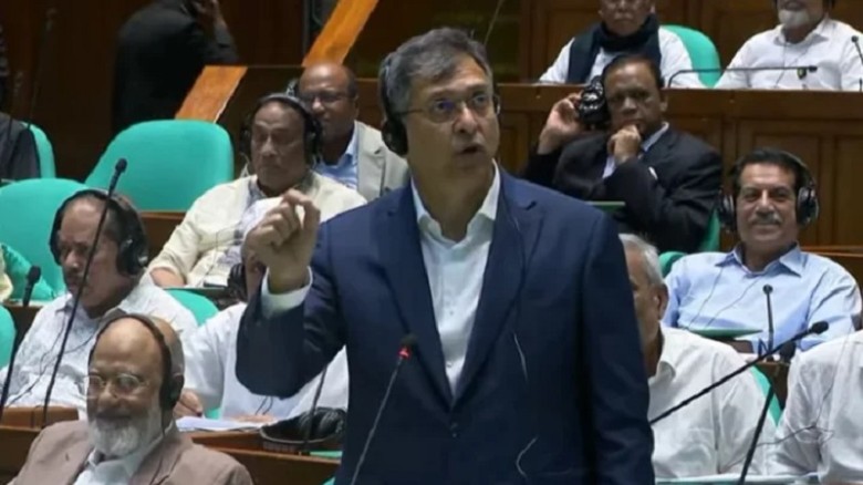 বিগত ১৫ বছরে প্রায় ২০ হাজার আগ্নেয়াস্ত্রের লাইসেন্স দেওয়া হয়েছে: স্বরাষ্ট্রমন্ত্রী