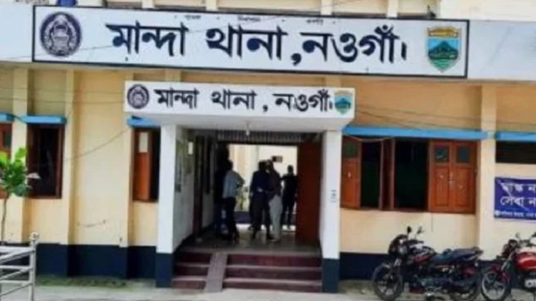 ডিবি পরিচয়ে বাড়িতে ঢুকে চুরির অভিযোগে আটক ৩