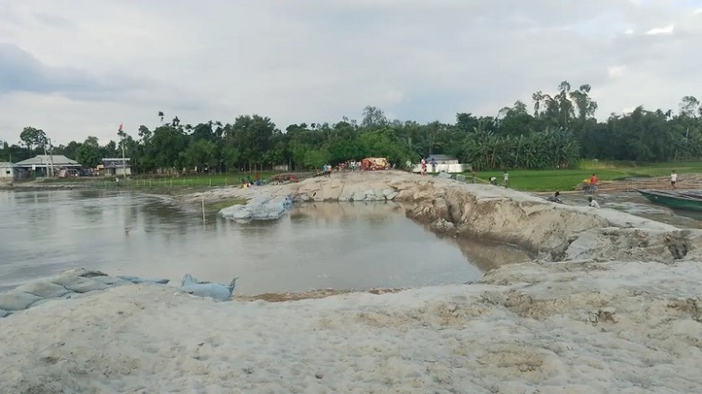 কুড়িগ্রামে তিস্তার ভাঙনে ৪০ মিটার ক্রসবাঁধ বিলীন...