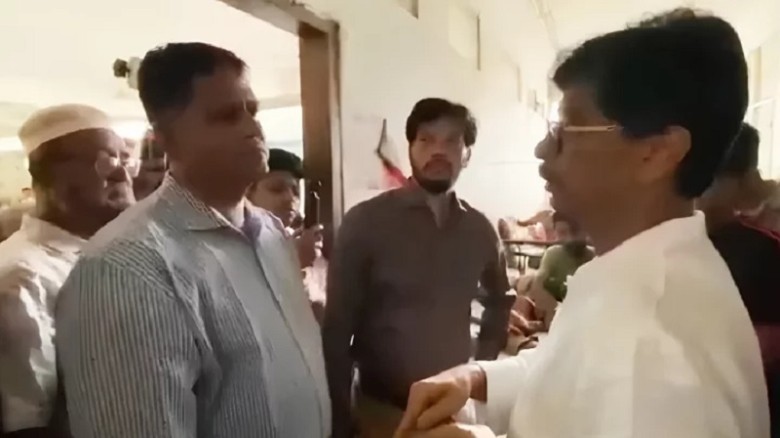 হাসপাতালের শৌচাগার দেখে মন্ত্রী বললেন, ‘হারপিক নিয়...