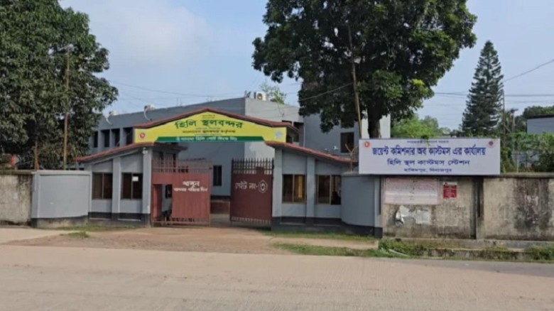 জটিলতা কাটিয়ে হিলি স্থলবন্দর দিয়ে ভারতের সঙ্গে স্বাভাবিক হচ্ছে আমদানি-রপ্তানি