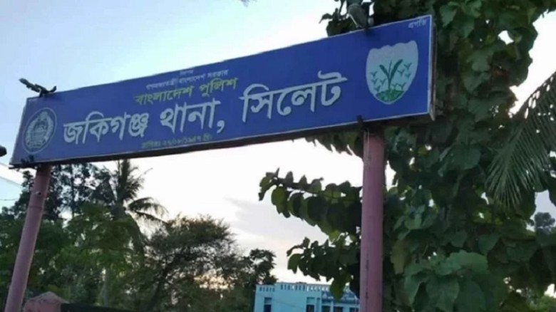 গর্ভবতী মা ও ৪ বছরের মেয়ের মরদেহ বসতঘরে একই সিলিং ...
